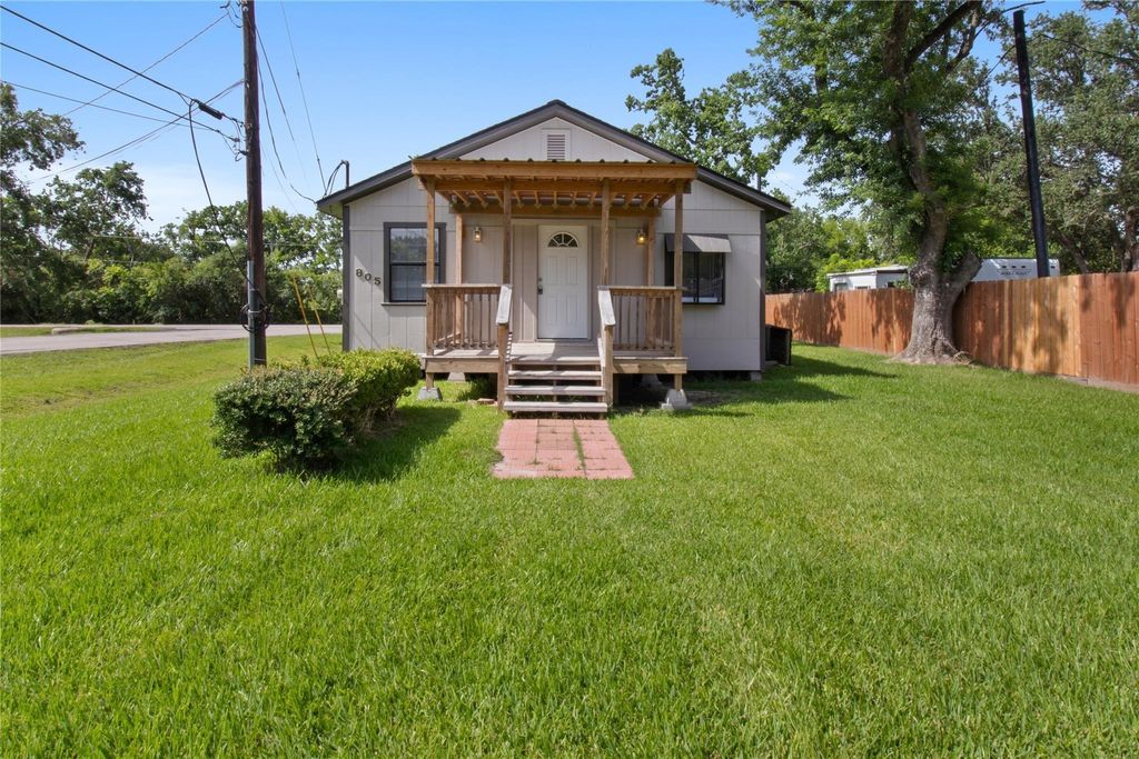 Photo of 805 28 1/2 St, San Leon, TX 77539 (MLS # 13297393)