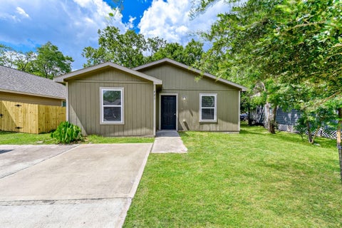 Photo of 423 Armstrong Street, Houston, TX 77029 (MLS # 28592869)