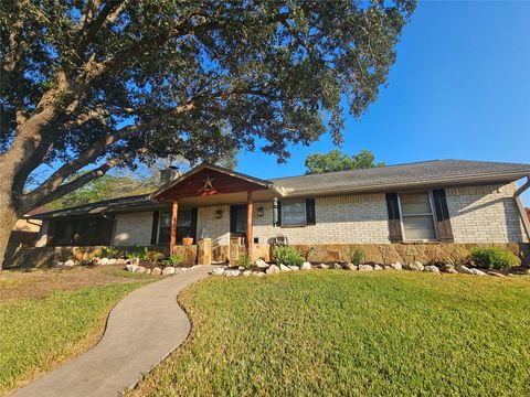 Photo of 115 Suffolk Lane, Hallettsville, TX 77964 (MLS # 27662037)
