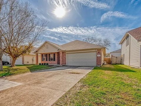 Photo of 5322 Cinnamon Lake Drive, Baytown, TX 77521 (MLS # 73398410)