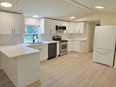 Photo of 5060 Evergreen Forest Lane, Navasota, TX 77868 (MLS # 4804332)