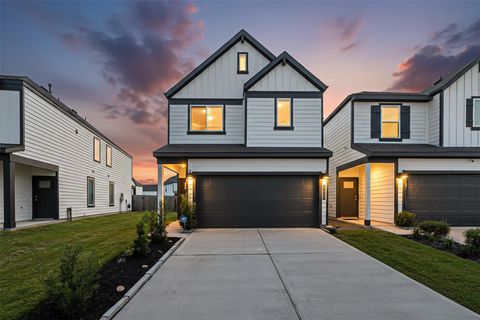 Photo of 12315 Brandenburg Gate Drive, Houston, TX 77047 (MLS # 40775585) Photo of 12315 Brandenburg Gate Drive, Houston, TX 77047 (MLS # 40775585)