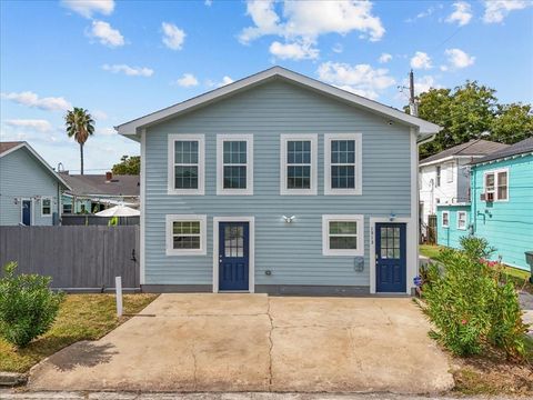 Photo of 1513 47th Street, Galveston, TX 77551 (MLS # 37385736)