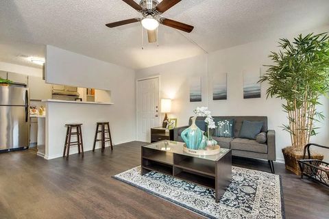 Photo of 7610 Cameron Rd Rd #315, Austin, TX 78752 (MLS # 32343096)