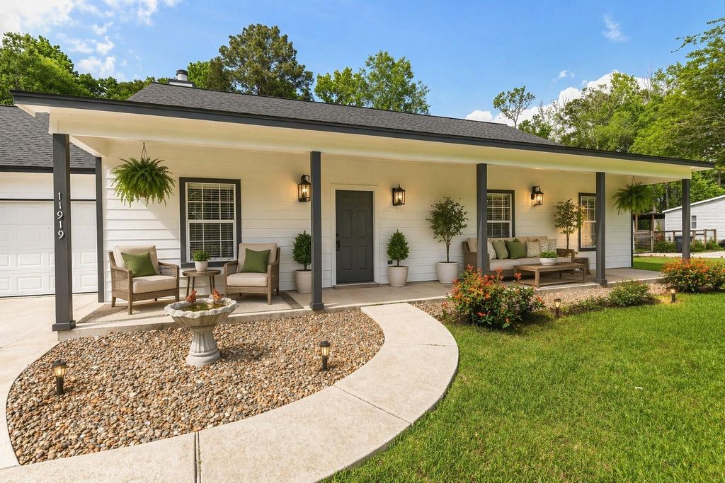 Photo of 11919 Walraven Drive, Huffman, TX 77336 (MLS # 79027878)