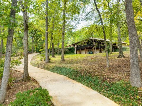 Photo of 2223 N Link Street, Palestine, TX 75803 (MLS # 25095342)