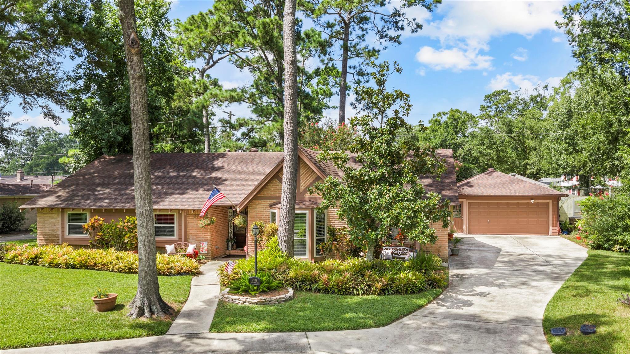 2704 Yorktown Drive