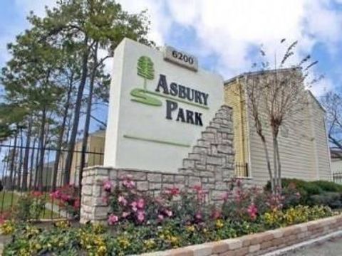 Photo of 6200 W Tidwell Road #1704, Houston, TX 77092 (MLS # 33270053)