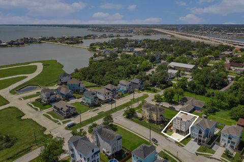 Photo of 1501 Ashley Court, Seabrook, TX 77586 (MLS # 67071876) Photo of 1501 Ashley Court, Seabrook, TX 77586 (MLS # 67071876)