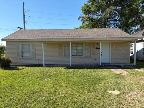 Photo of 2005 Glasshouse Street, Beaumont, TX 77703 (MLS # 322817)