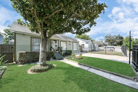 Photo of 922 Hahlo Street, Houston, TX 77020 (MLS # 39617263)