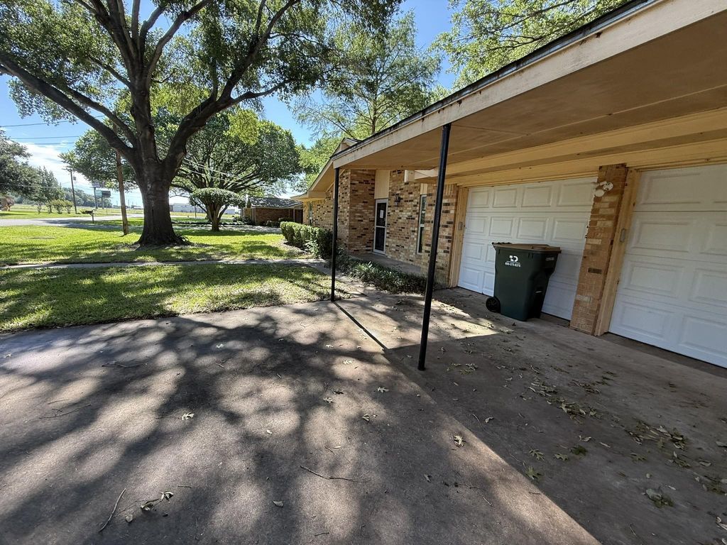 Photo of 1418 7th Street #300, Smithville, TX 78957 (MLS # 90621166)