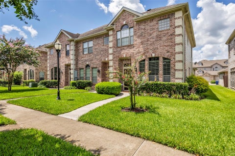 Townhouse For Sale - 2719 Windy Thicket Lane<br/> Houston, TX 77082