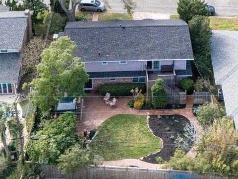 Photo of 1110 Harbor View Dr, Galveston, TX 77550 (MLS # 50739912)