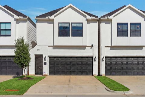 Photo of 819 W 19th Street, Houston, TX 77008 (MLS # 91230905)