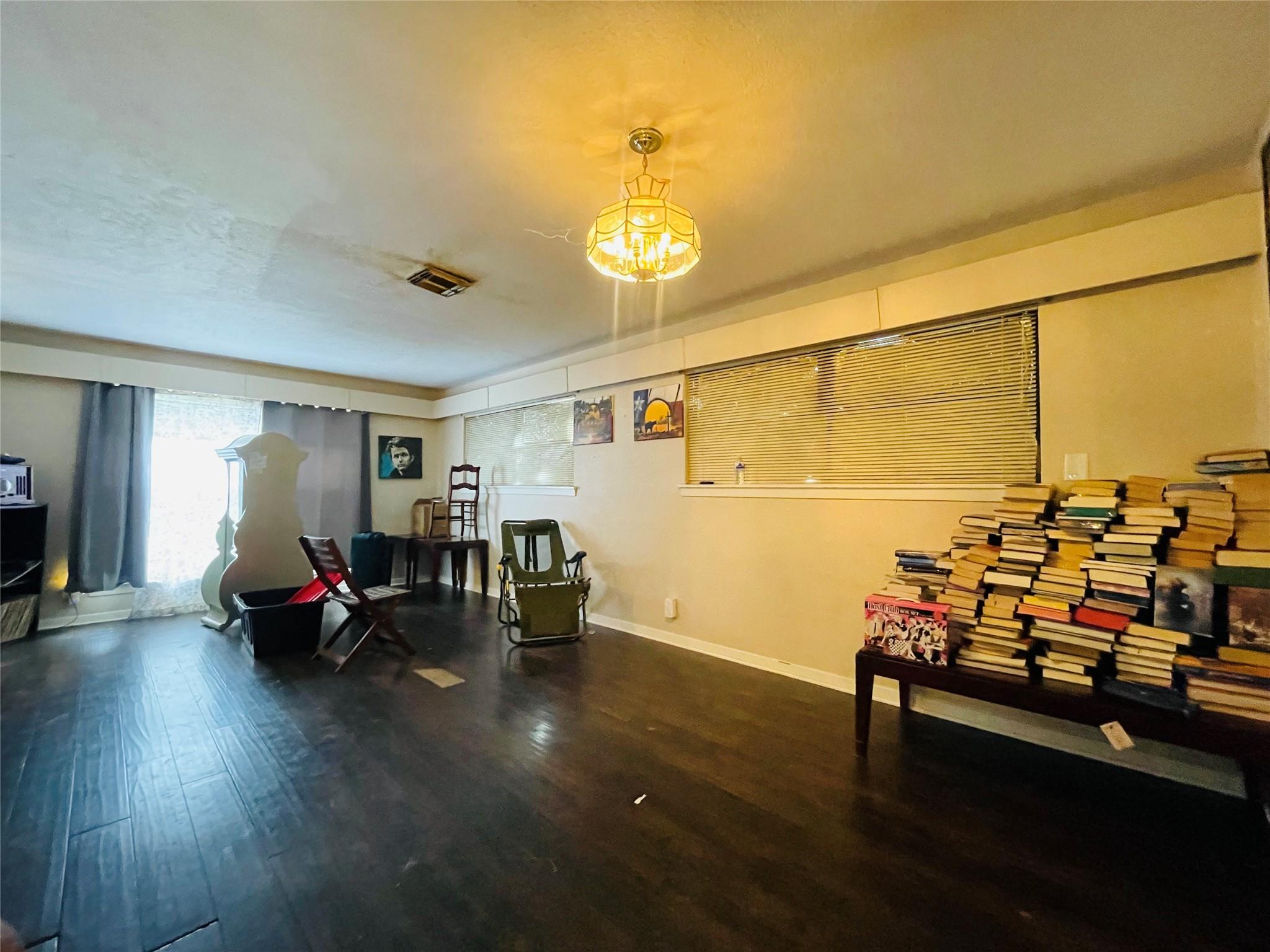 1747 W 10th Street
