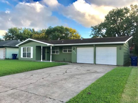 Photo of 1747 W 10th Street, Freeport, TX 77541 (MLS # 13676589)
