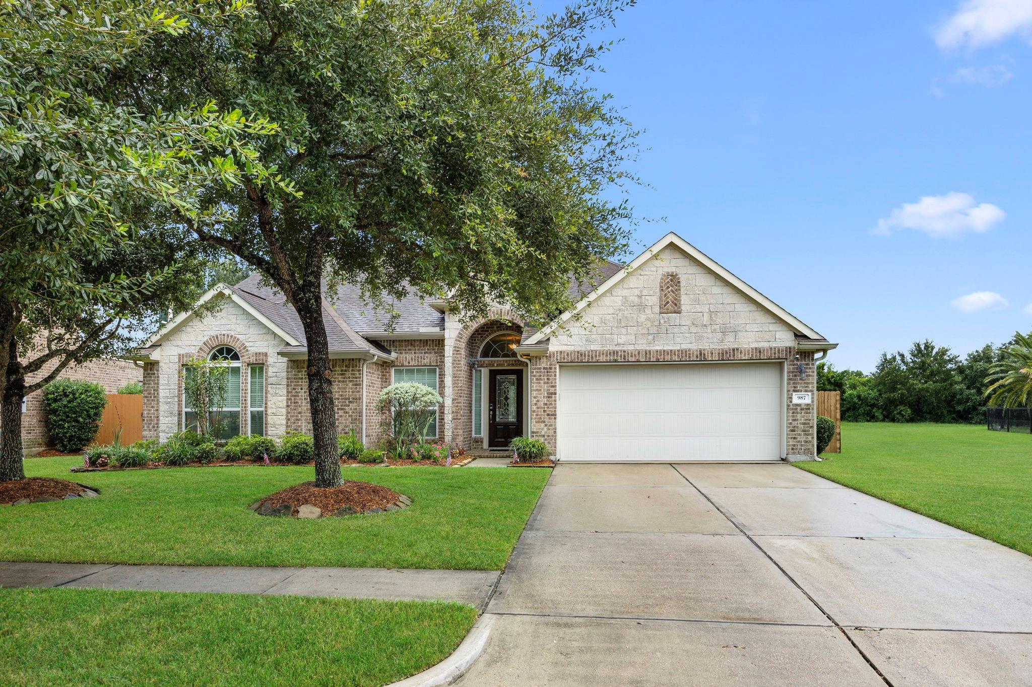 987 Astoria Lane