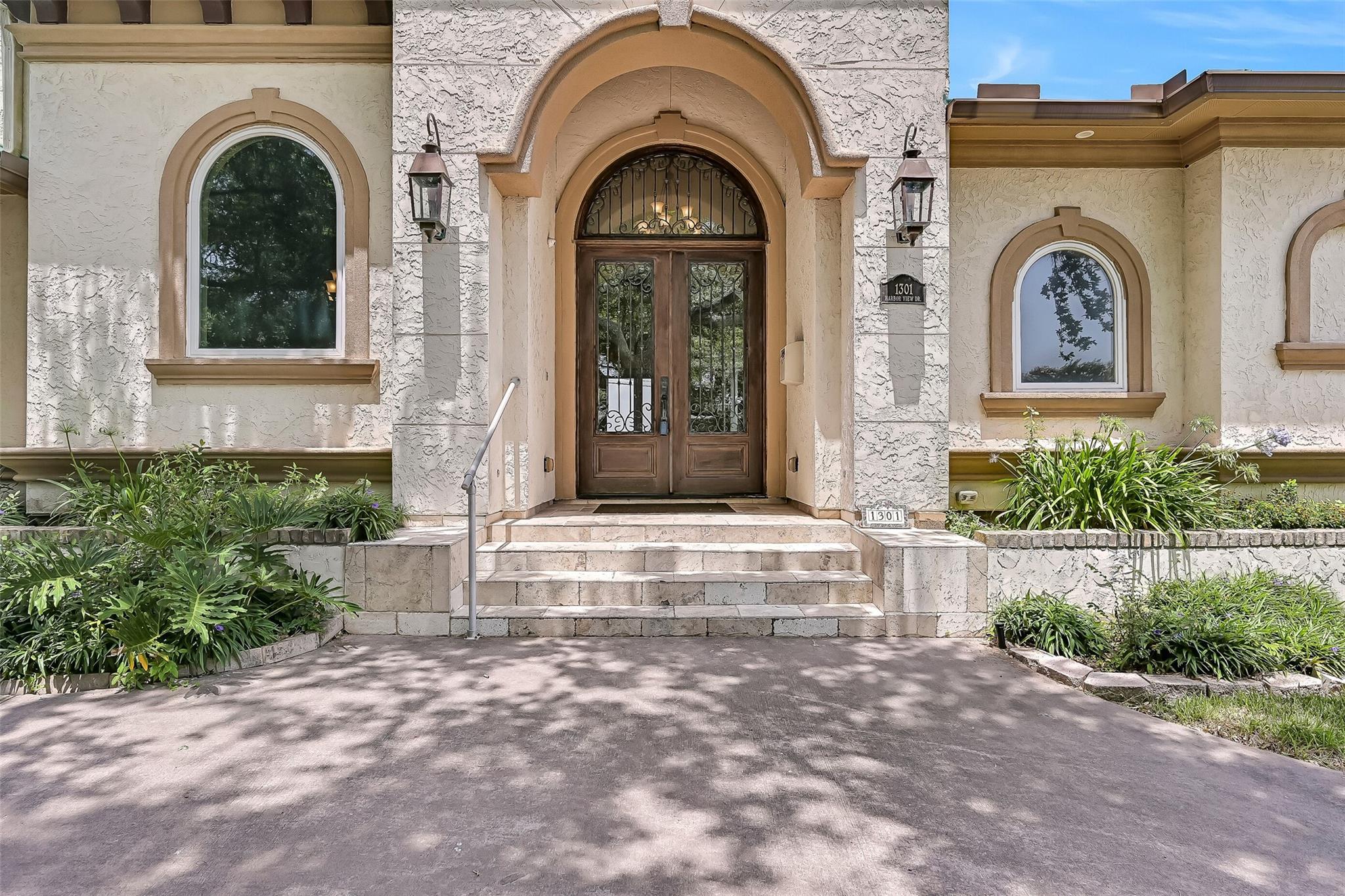 1301 Harbor View Drive
