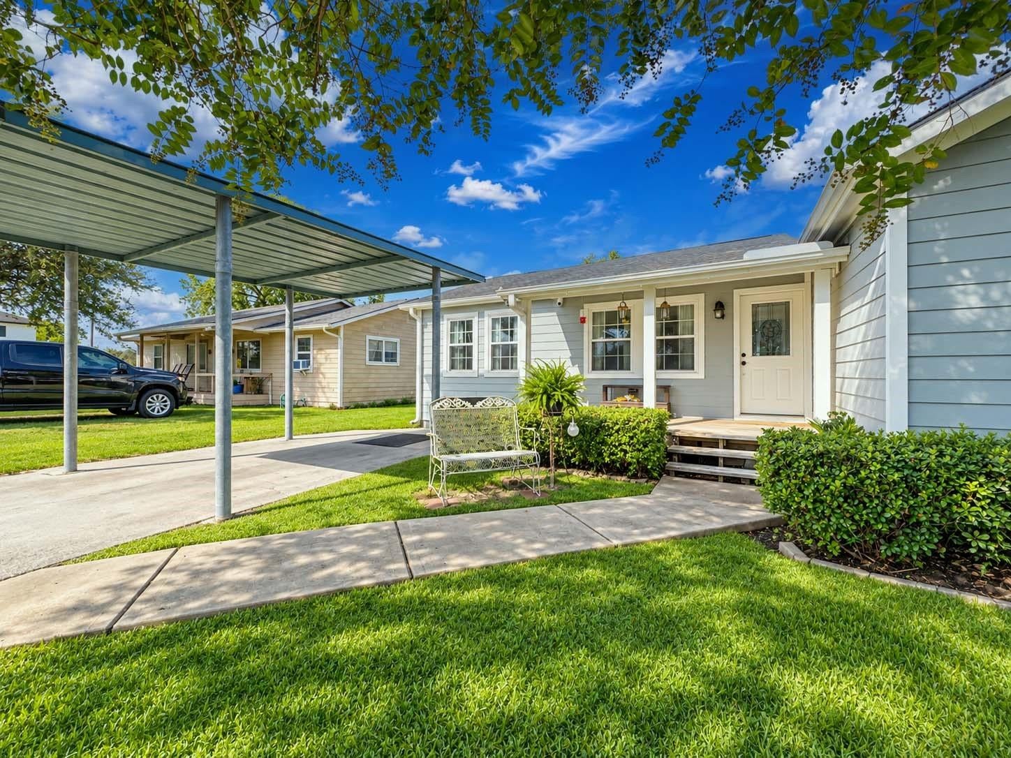 828 Robinson Road