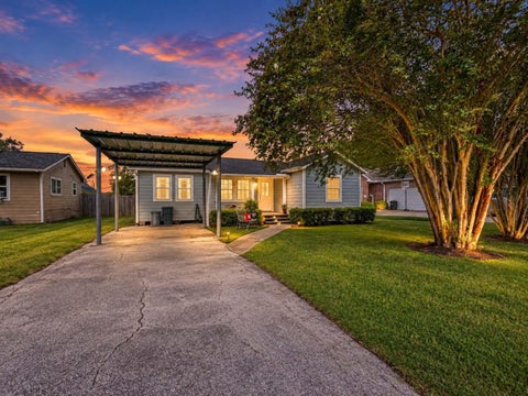 Photo of 828 Robinson Road, La Porte, TX 77571 (MLS # 74106291)