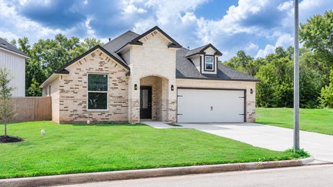 Homes For Sale - 2306 Ridgewood Drive Drive<br/> West Columbia, TX 77486