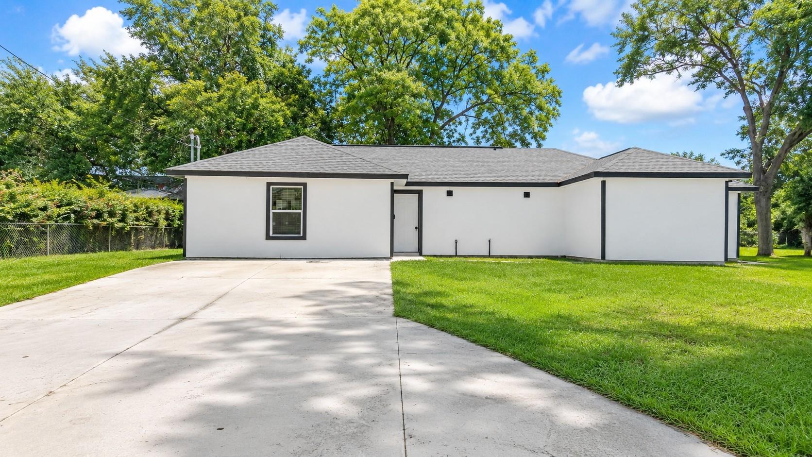 1206-B Pinewood Lane