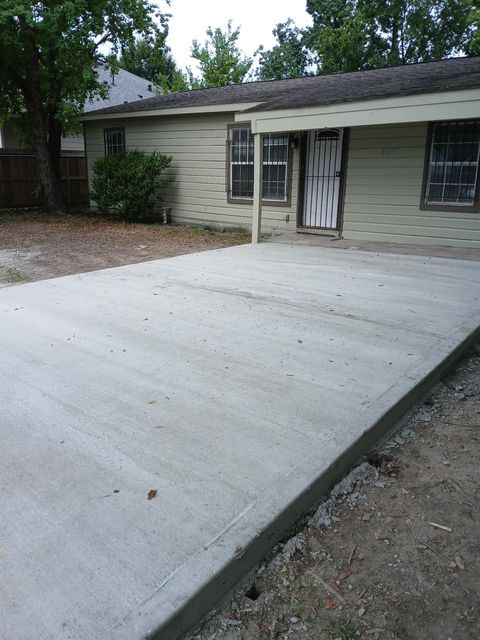 Photo of 4830 Van Fleet Street, Houston, TX 77033 (MLS # 46030905)