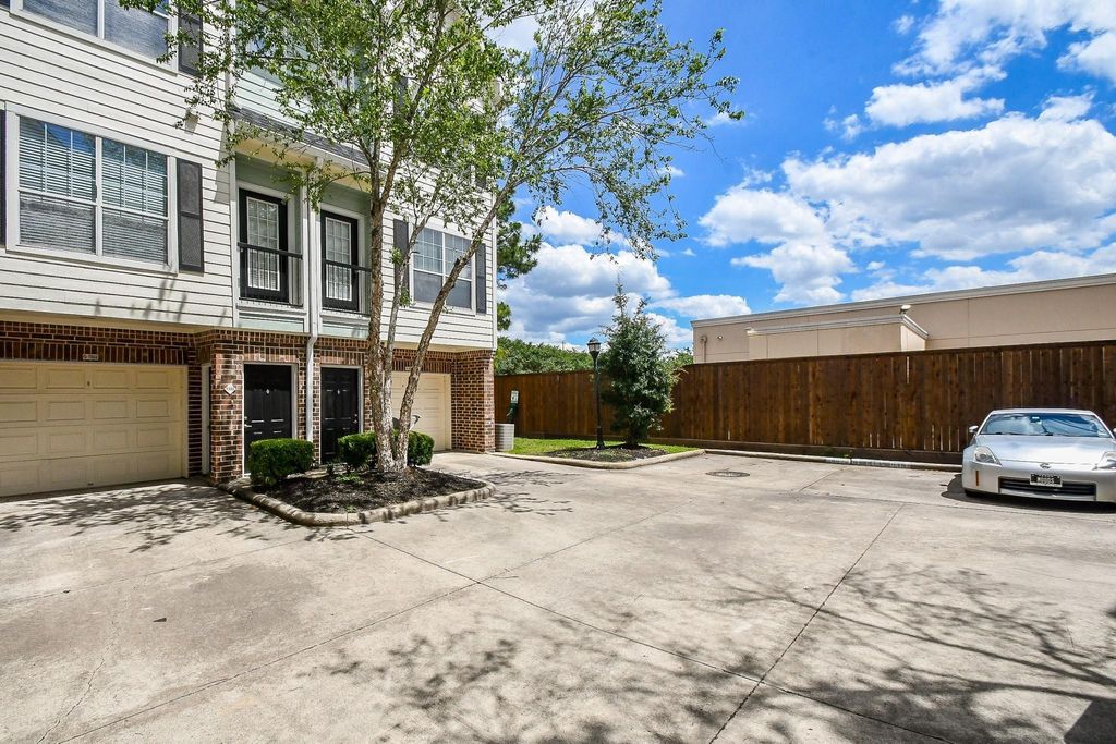 Photo of 9200 Westheimer Road #1302, Houston, TX 77063 (MLS # 83682652)