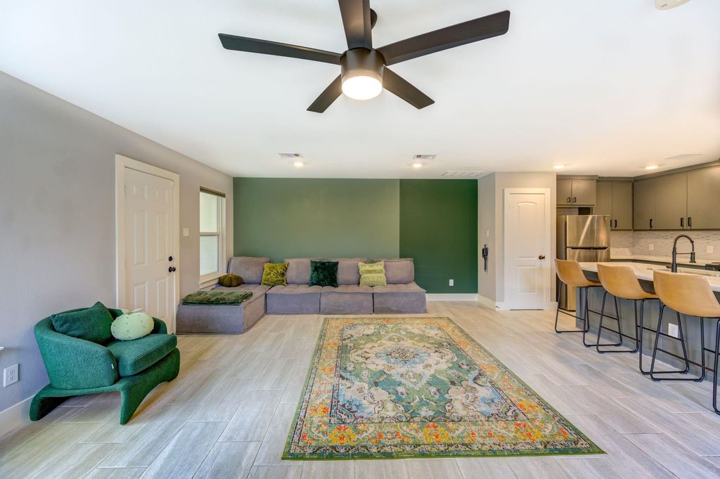 Photo of 436 Owens Street, Houston, TX 77029 (MLS # 75340748)