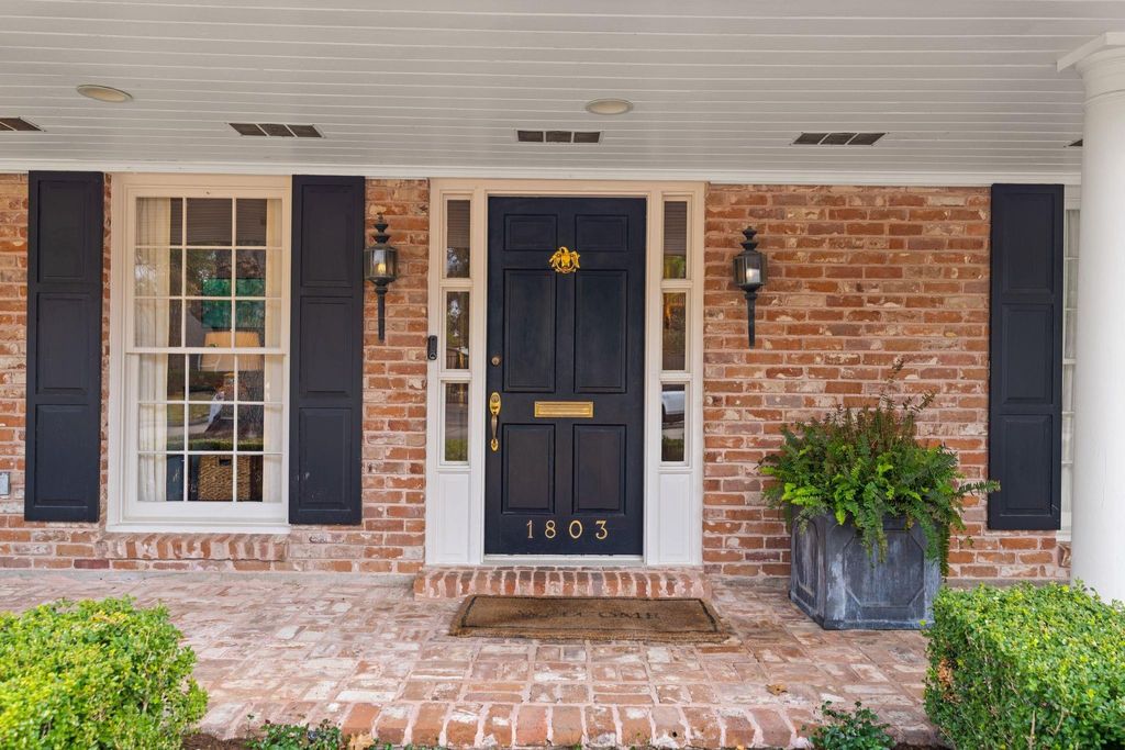 Photo of 1803 Briarmead Drive, Houston, TX 77057 (MLS # 17165863)