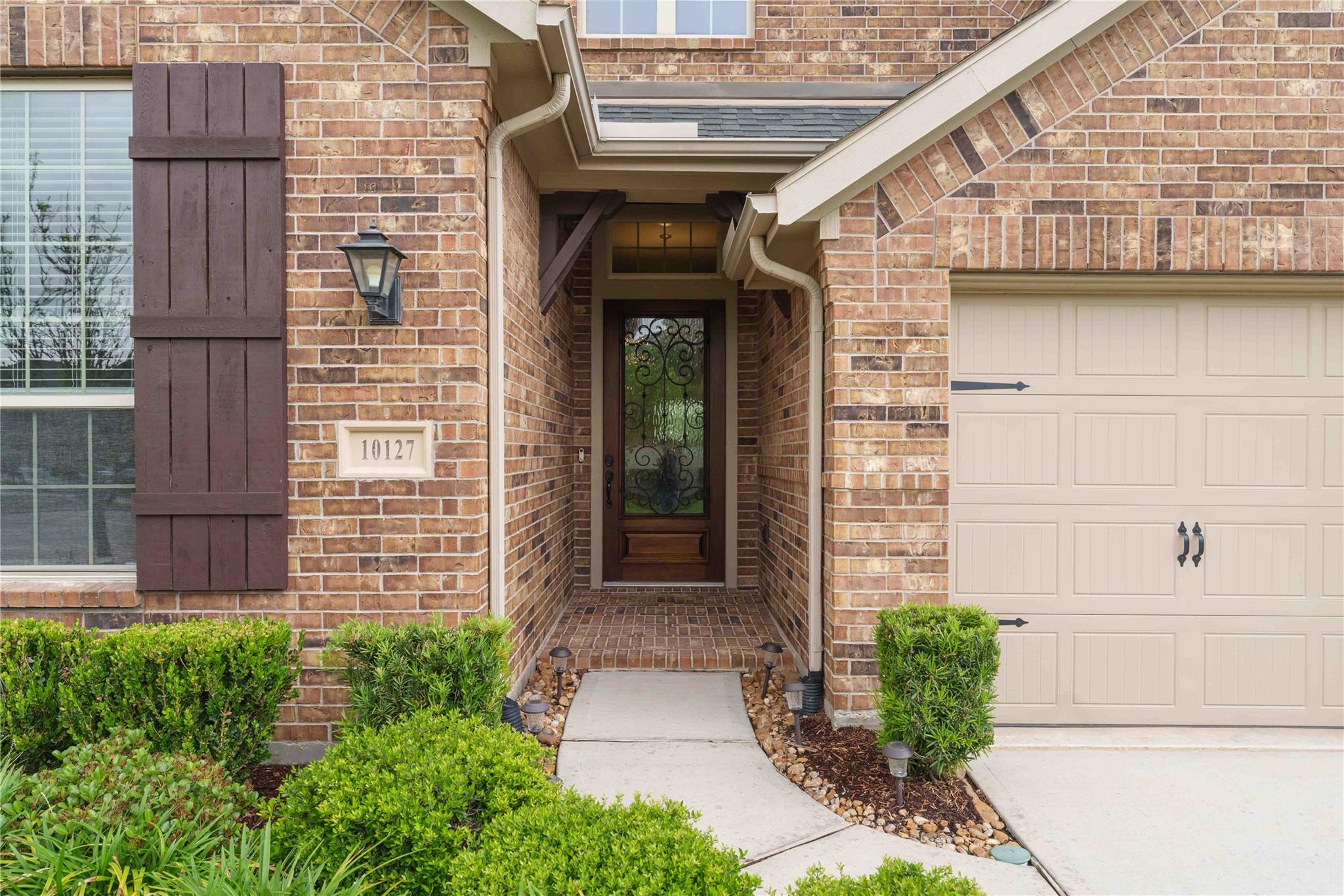 10127 Coopers Hawk Way