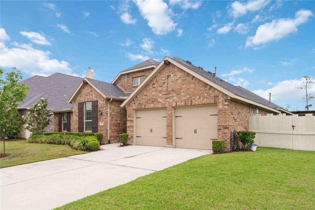 Photo of 10127 Coopers Hawk Way, Conroe, TX 77385 (MLS # 26564814)