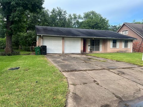 Photo of 5539 Greylog Drive, Houston, TX 77048 (MLS # 84406286)