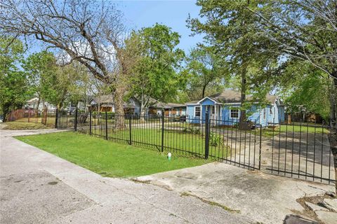 Photo of 5513 Makeig Street St, Houston, TX 77026 (MLS # 8956749)