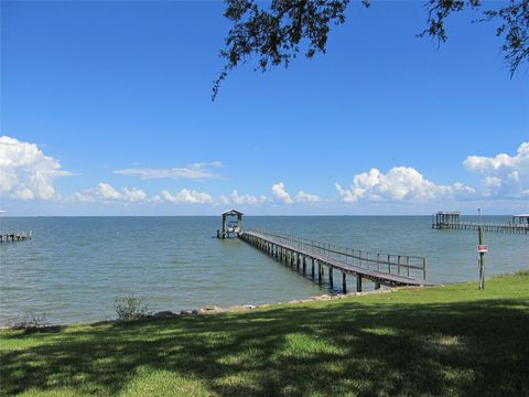 Photo of 3 Avenue E, Bacliff, TX 77518 (MLS # 68332417)