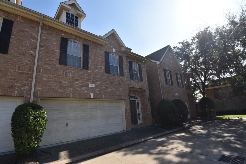 Photo of 2835 Briarhurst Park, Houston, TX 77057 (MLS # 36053036)