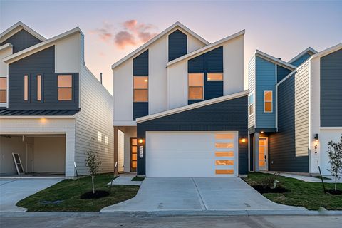 Photo of 3012 La Rambla Drive, Houston, TX 77047 (MLS # 58456112)