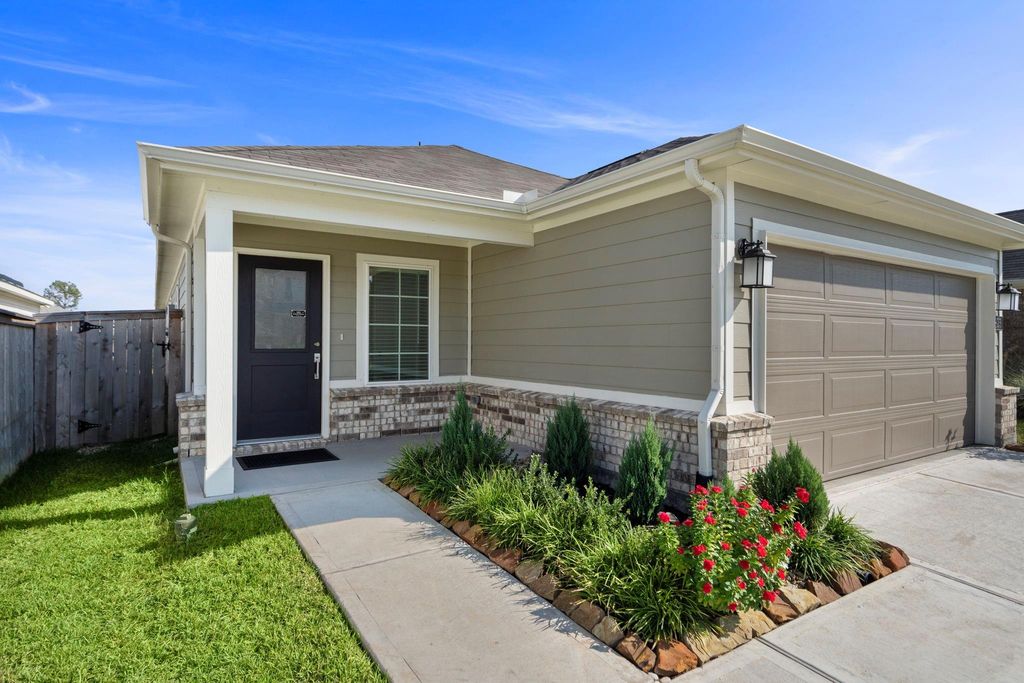 Photo of 5823 Aurora Lane, Fulshear, TX 77441 (MLS # 49515639)