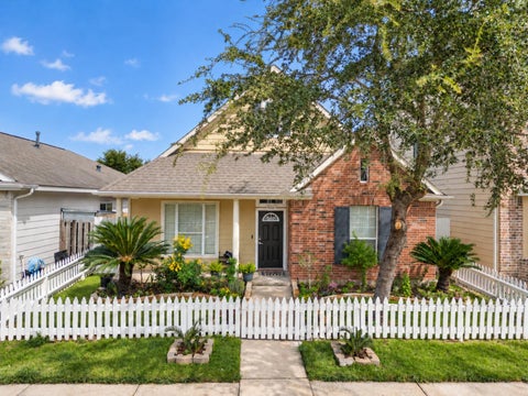 Photo of 7230 Autumn Sun Drive, Houston, TX 77083 (MLS # 20839309)