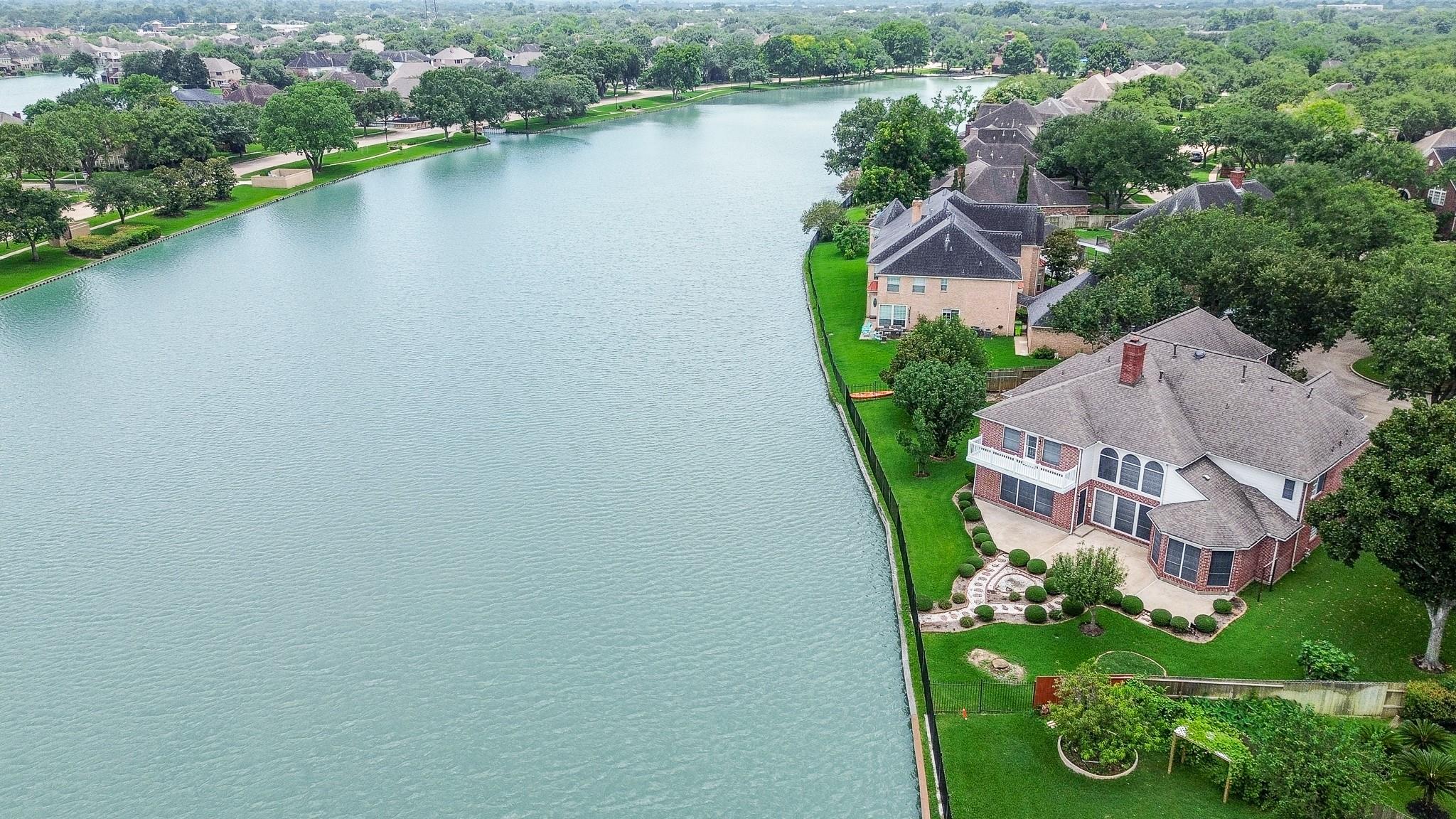 4202 Lakewood Court