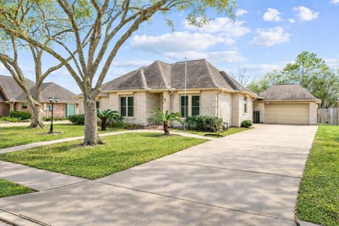 Homes For Sale - 4222 Dover Avenue<br/> Santa Fe, TX 77510