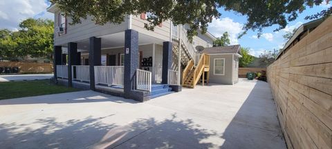 Photo of 7124 Avenue F #7, Houston, TX 77011 (MLS # 47729764)