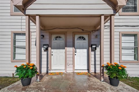 Photo of 7111 Myrtle Street, Houston, TX 77087 (MLS # 39017360)