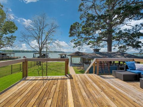 Homes For Sale - 115 Harbor Addition Drive<br/> Livingston, TX 77351