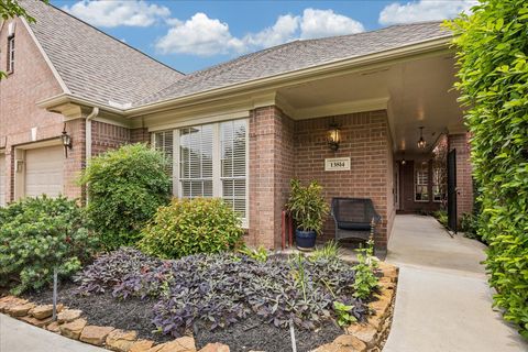 Photo of 13814 Aspen Cove Drive, Houston, TX 77077 (MLS # 55774961)