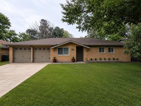 Photo of 5846 Ettrick Drive, Houston, TX 77035 (MLS # 10070649)