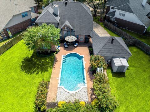 Photo of 103 Chatsworth Circle Cir, Sugar Land, TX 77479 (MLS # 17599593)