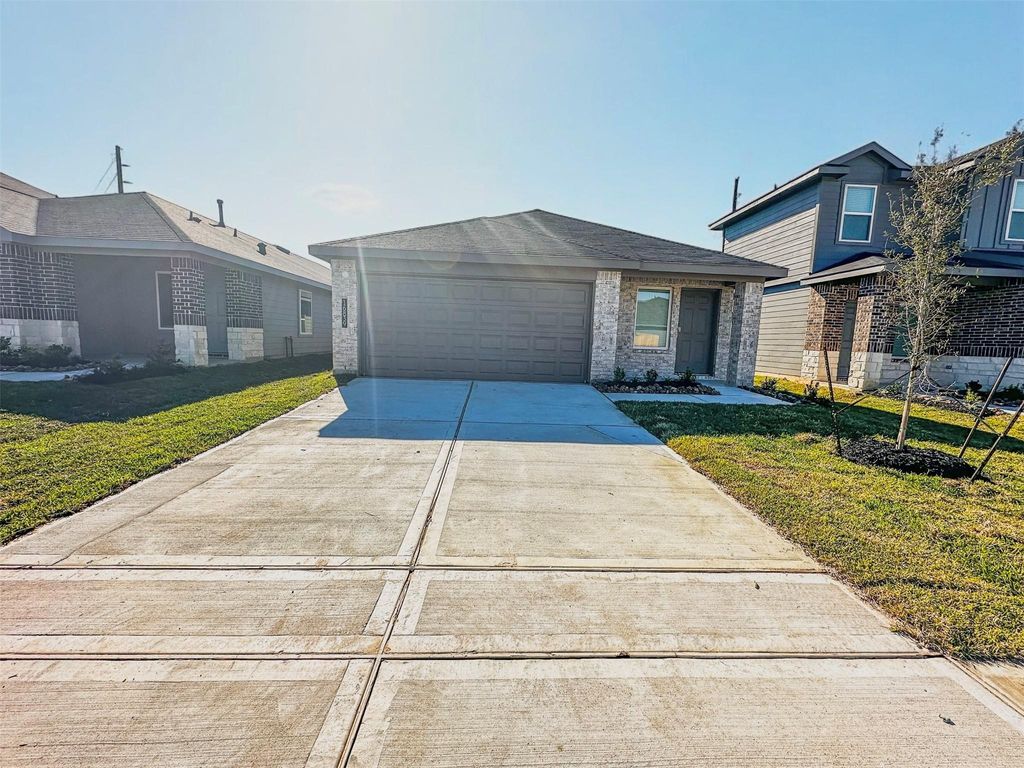 Photo of 16839 Sangiovese Drive, Houston, TX 77090 (MLS # 41294640)