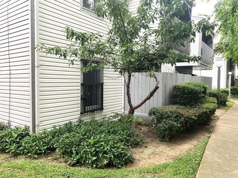 Photo of 7200 Clarewood Drive #1904, Houston, TX 77036 (MLS # 89889553)